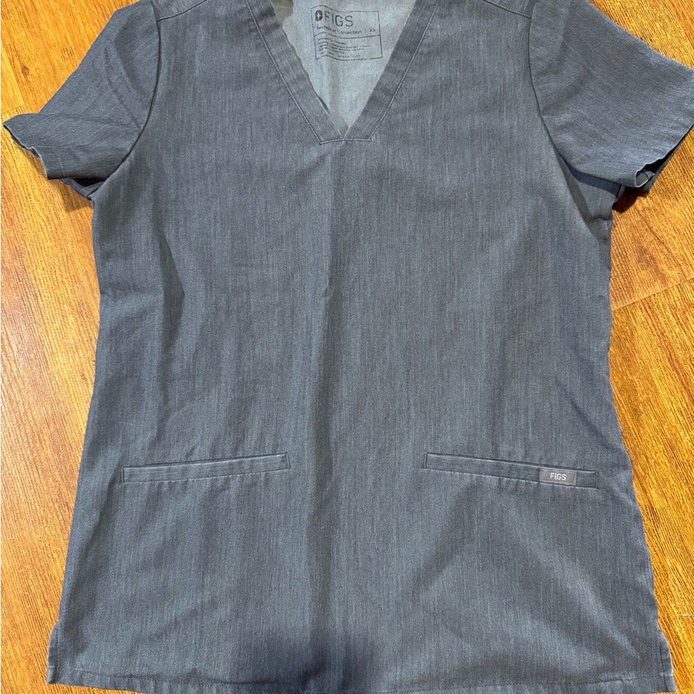 Figs scrub top